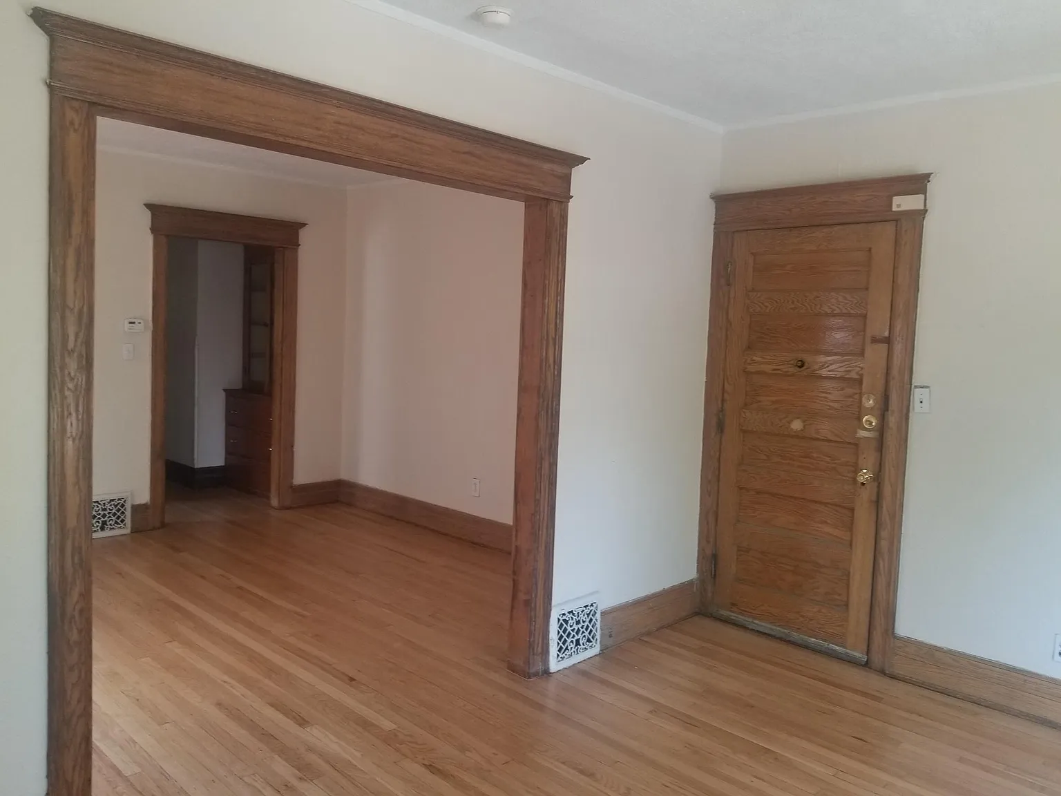 2 bed, 900 sqft, $1,300 — Photo 2