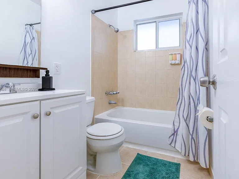 828 SW 2nd St #2 — Photo 2
