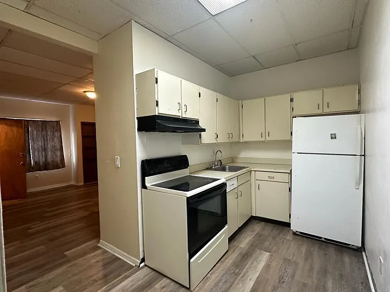 273 S Leonard St #1 — Photo 3