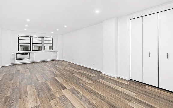 3rd image of 320 E 58th St APT 5C