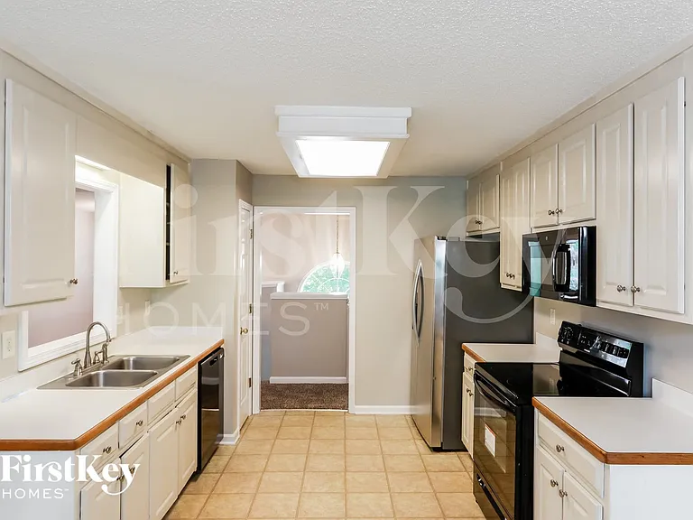 1046 Preserve Ln — Photo 4