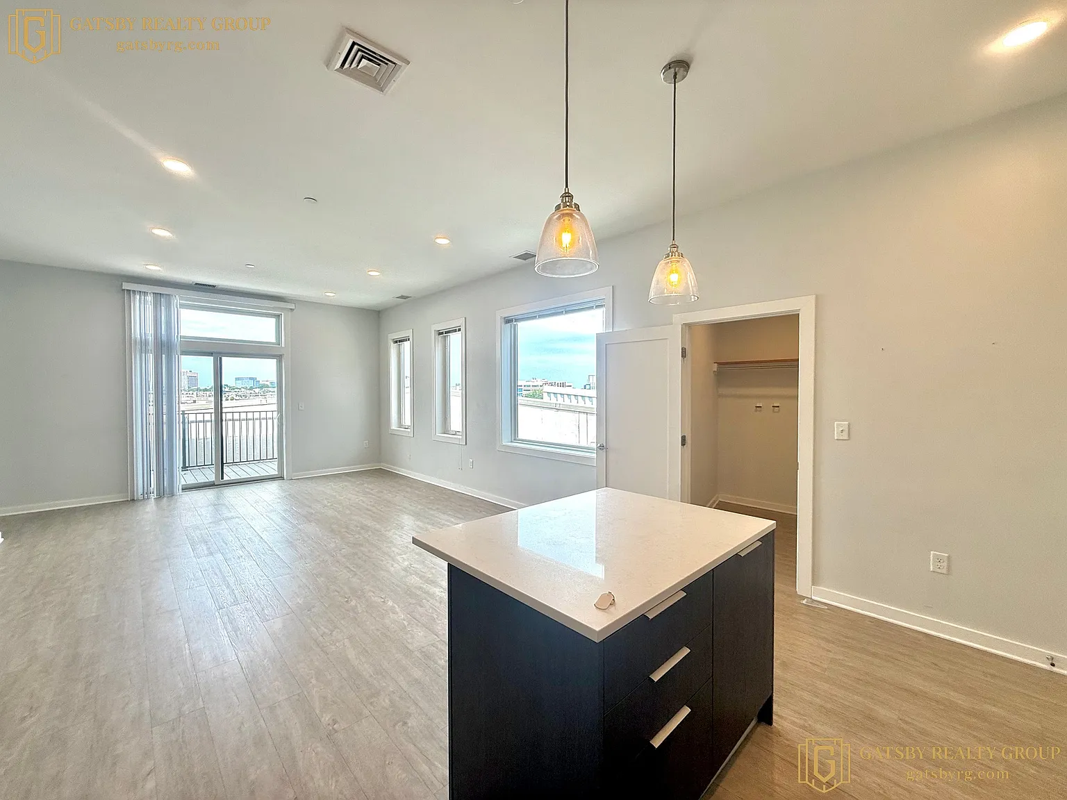 2 bed, 9999 sqft, $4,300 — Photo 3