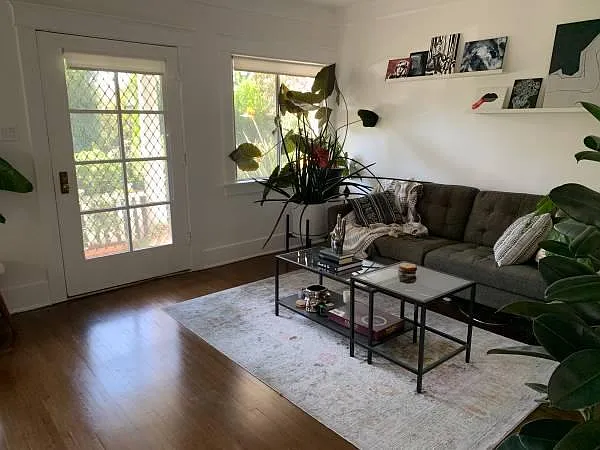 N Mariposa Ave — Photo 1