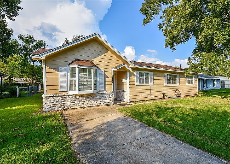 1st image of 2117 Estate Dr