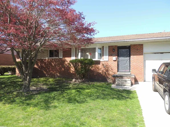 460 Clinton River Dr, Mount Clemens, MI 48043