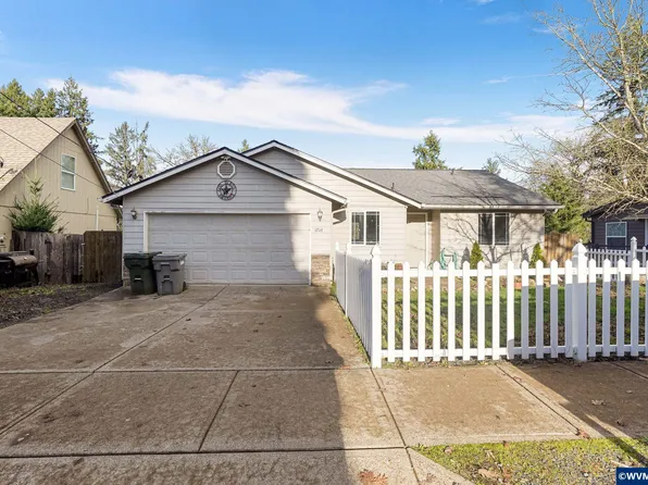 1716 Fir St, Sweet Home, OR 97386