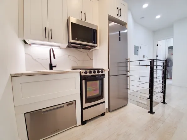 750 Washington Avenue image 1 of 10