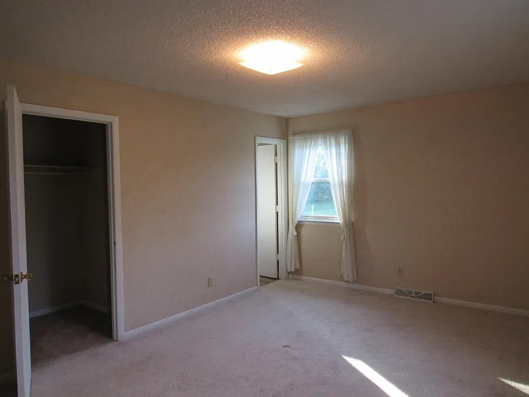 237 Stratmoor Dr — Photo 11