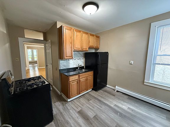 2nd image of 703-705 N Bedford St #703-1