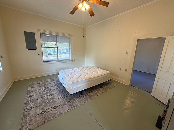 4th image of 106 Larry St