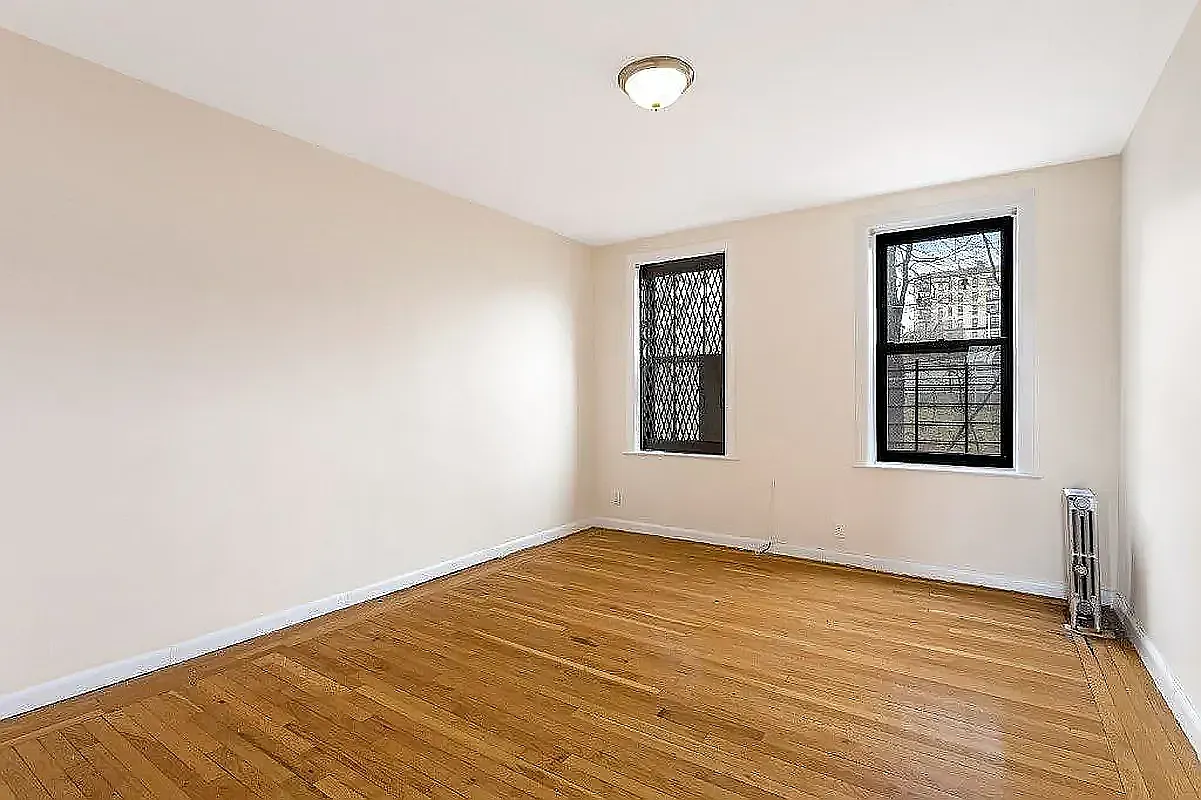 1326 Riverside Drive — Photo 2