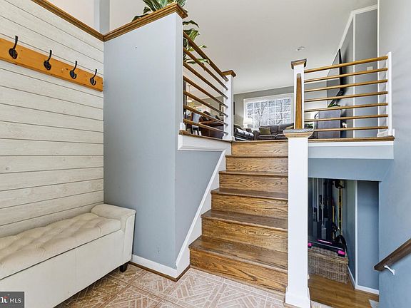 3rd image of 6124 Crozet Ct