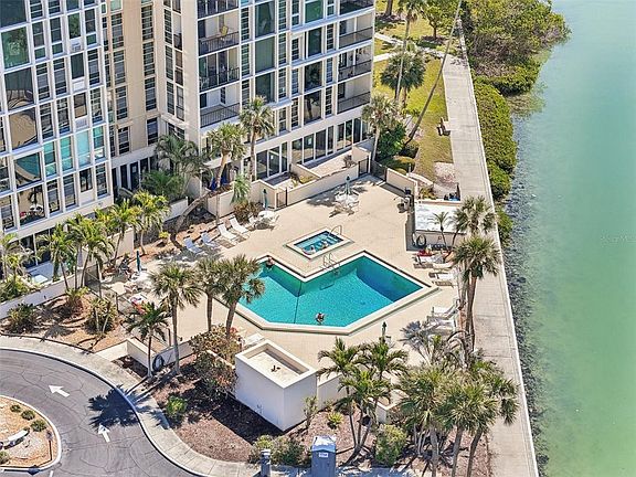 3rd image of 7400 SUN ISLAND DRIVE S #712