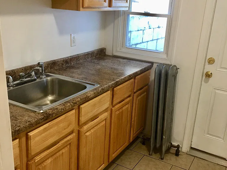 2602 E York St — Photo 10