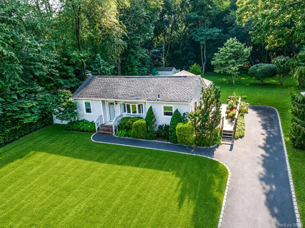 24 Oakcrest Avenue, Middle Island, NY 11953