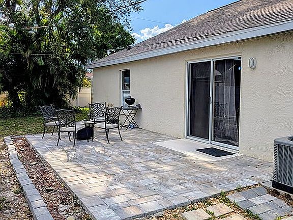3rd image of 1083 Snead Ave