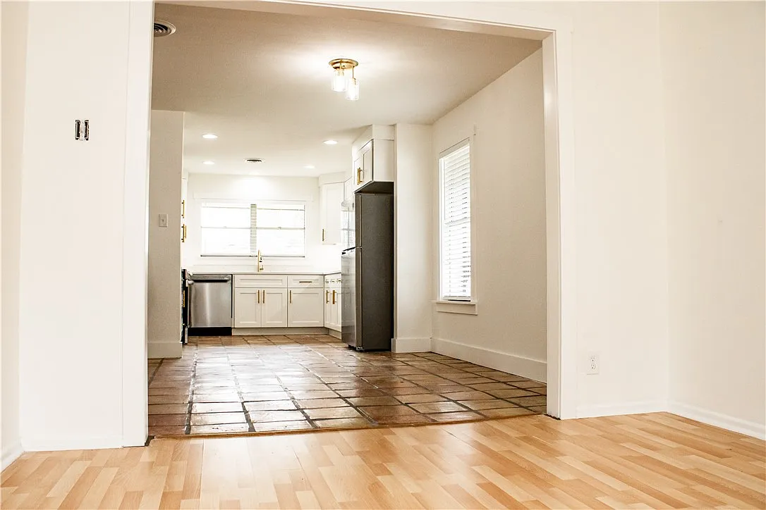 3 bed, 2.0 bath, 1547 sqft, $2,195 — Photo 4