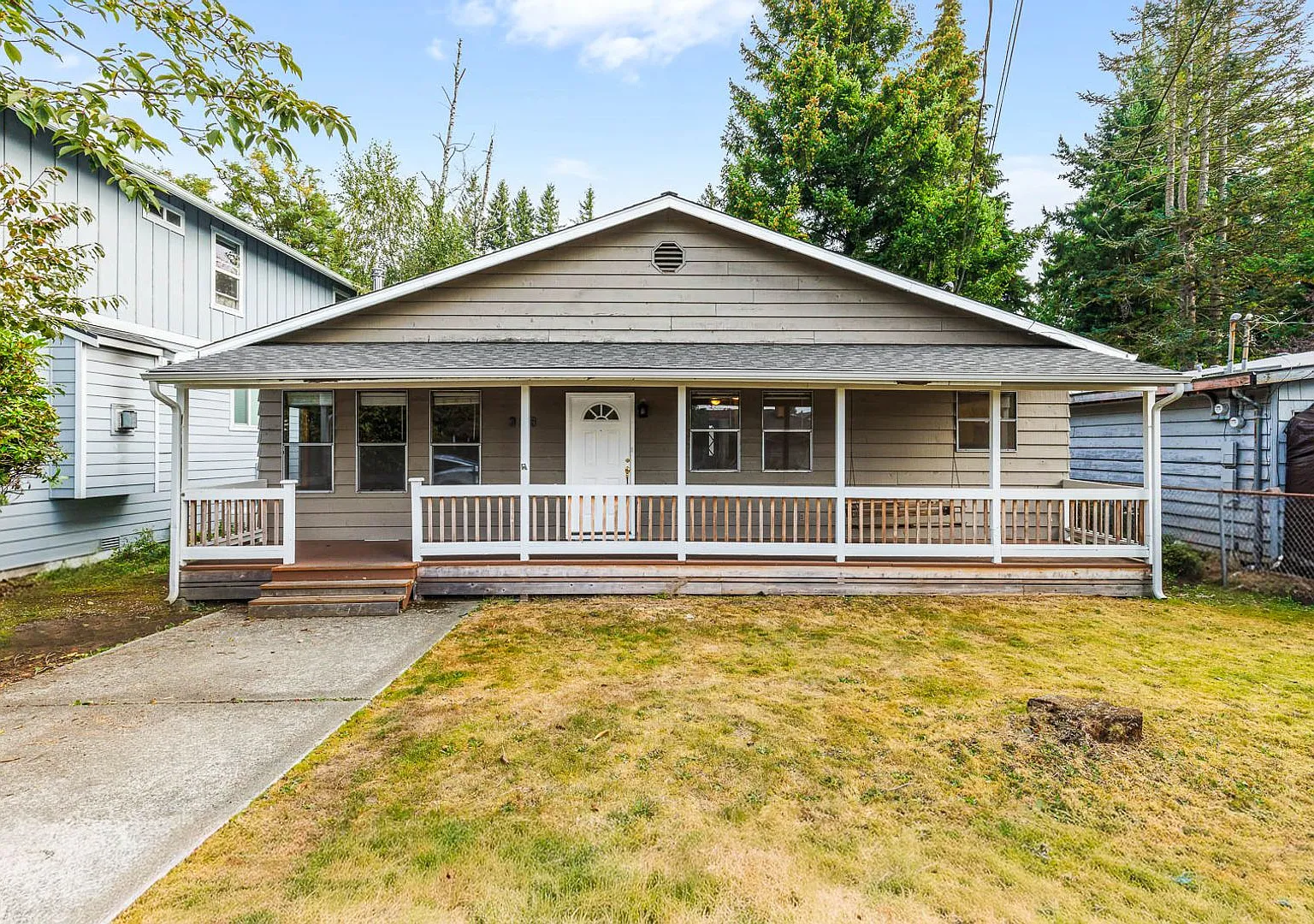Charming 3 Bedroom Rambler in North Bend with Mountain Views & Inviting Outdoor Space — Photo 1