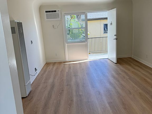 2nd image of 943 Euclid St #D