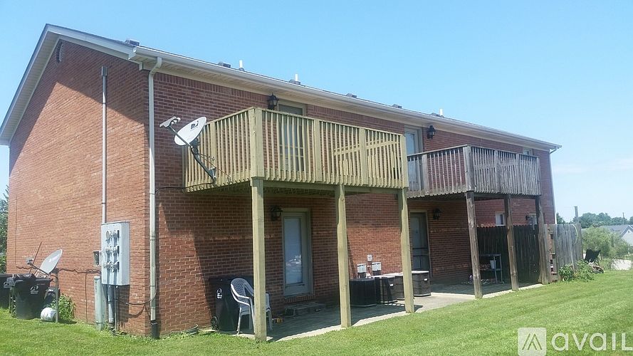 1st image of 121 Maplehill Dr APT 1