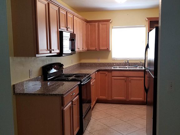 4th image of 17 E Magnolia Ave #A