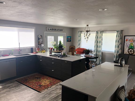 5th image of 388 W Shiloh Dr