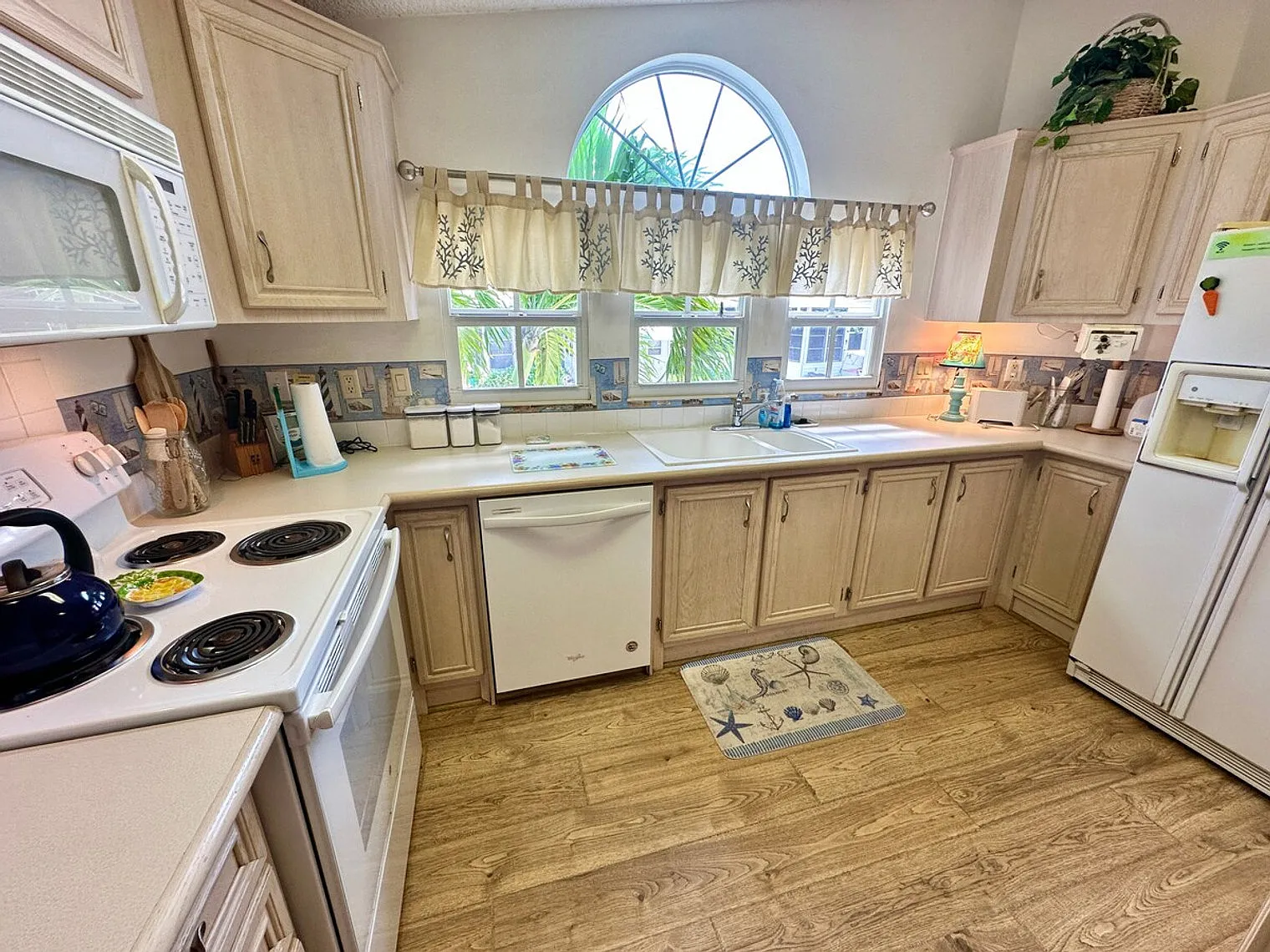 2 bed, 2.0 bath, $4,744 — Photo 4
