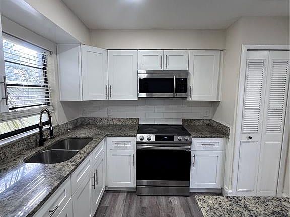 5th image of 310 Panama Cir