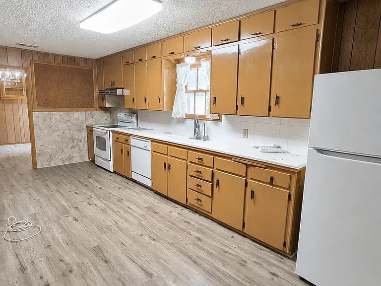 244 La Salle Dr — Photo 6