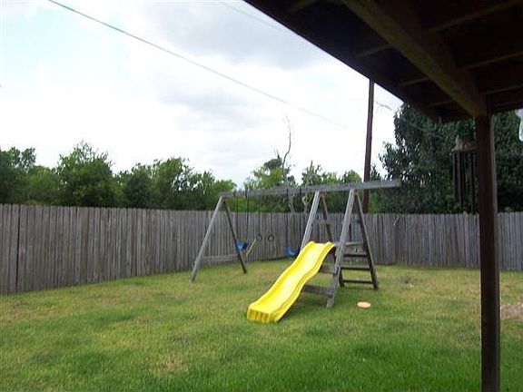 3rd image of 2340 Monica St