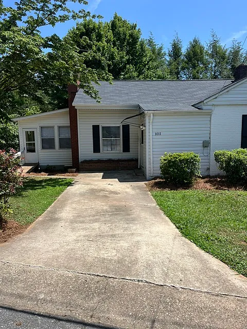 2 bed, 1320 sqft, $1,300 — Photo 3
