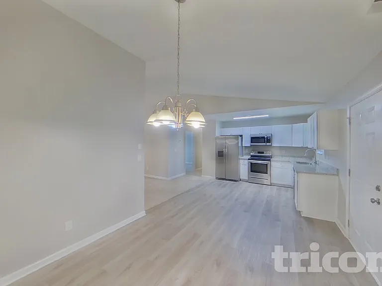 4702 Bullock Ln — Photo 5