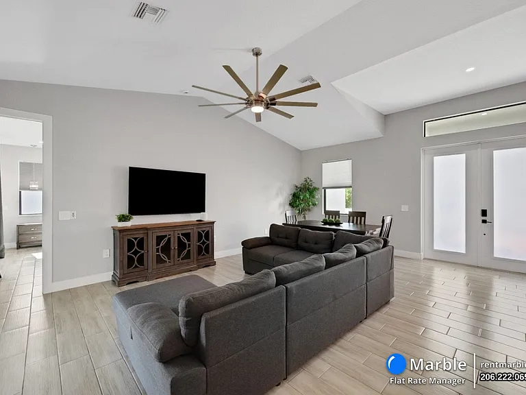 4618 Catalina Ln — Photo 23