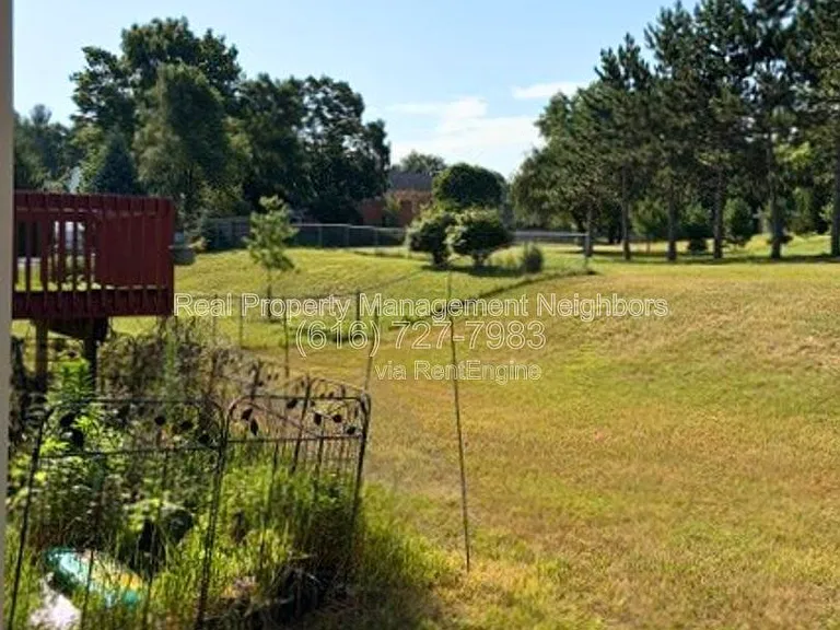 1636 Northbend Dr NE — Photo 12