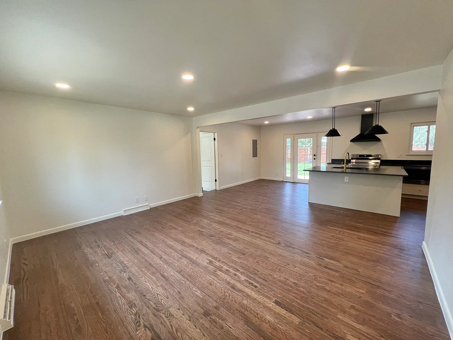 4 bed, 1323 sqft, $6,000 — Photo 3