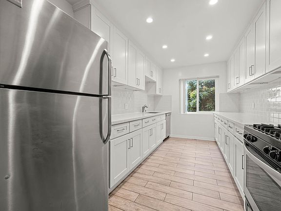 3rd image of 929 1/2 S Bedford St #202