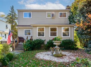16 Mohegan Ave, Port Washington, NY 11050