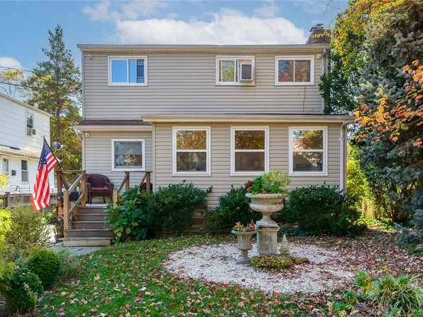 16 Mohegan Avenue, Port Washington, NY 11050