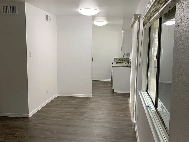 Parkwood Apartment — Photo 12