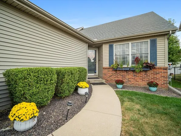 3509 Ballyford Dr, Bloomington, IL 61704