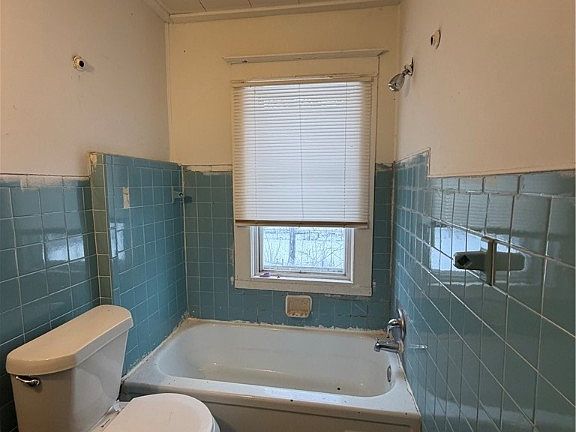 5th image of 363 Flint St