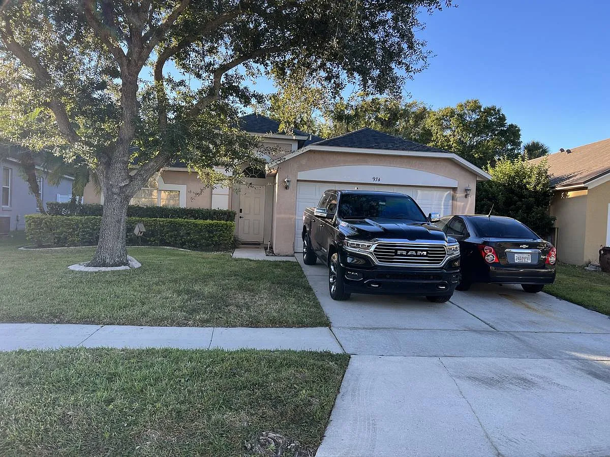4 bed, 2300 sqft, $700 — Photo 4