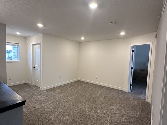 4th image of 2122 Ada Dr