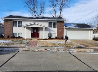 725 Mayer Dr, Saint Charles, MO 63301
