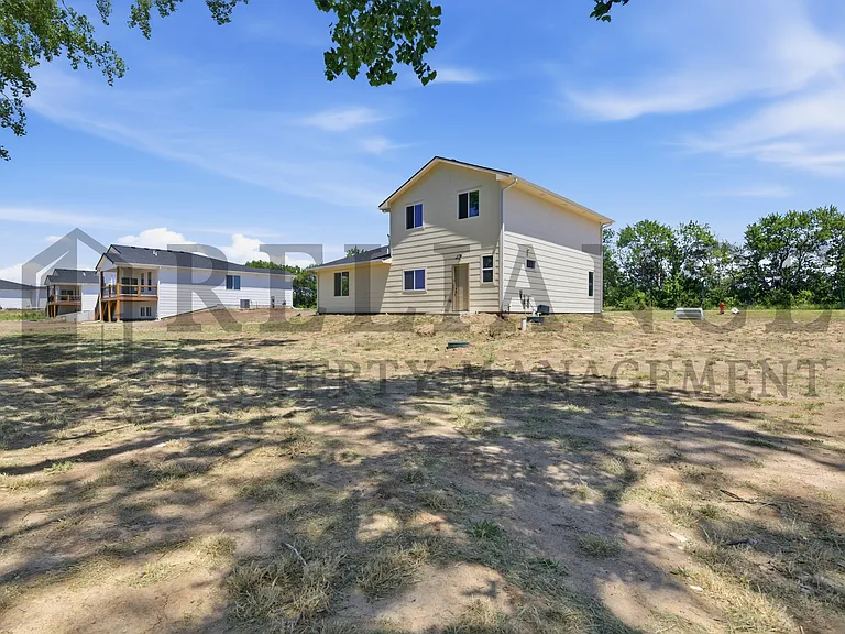235 Arbor — Photo 8