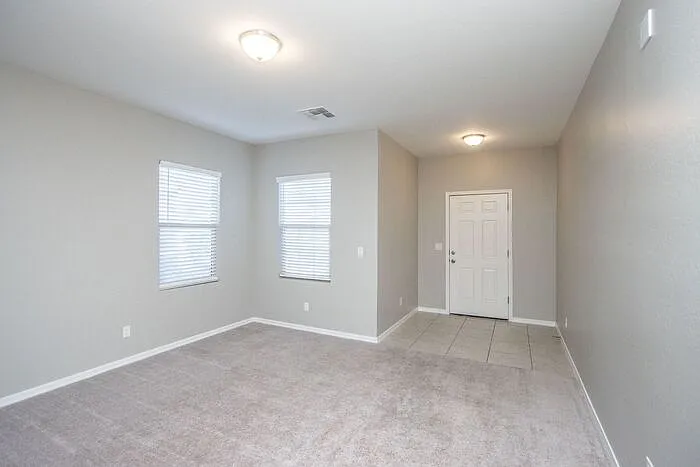 5 bed, 3.0 bath, 2688 sqft, $2,200 — Photo 3