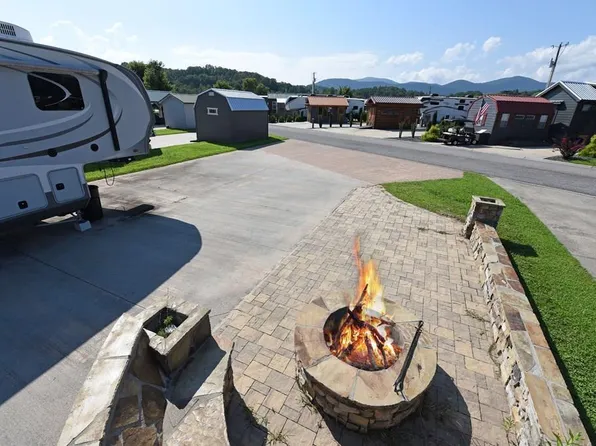 16 Circle Back Ln, Blairsville, GA 30512