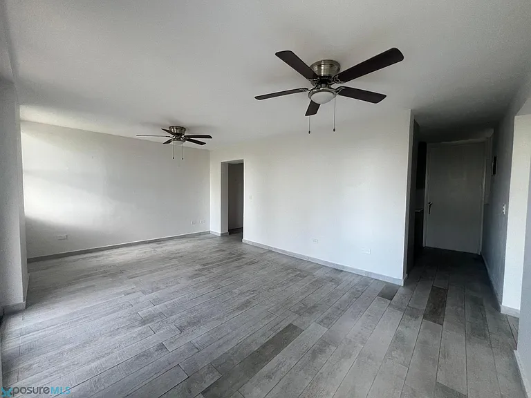 1026 Avenue Luis Vigoreaux #4C — Photo 7