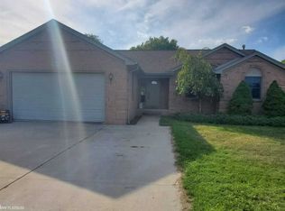 7516 Swan Creek Rd, Fair Haven, MI 48023
