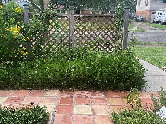 2nd image of 104 Park Pl